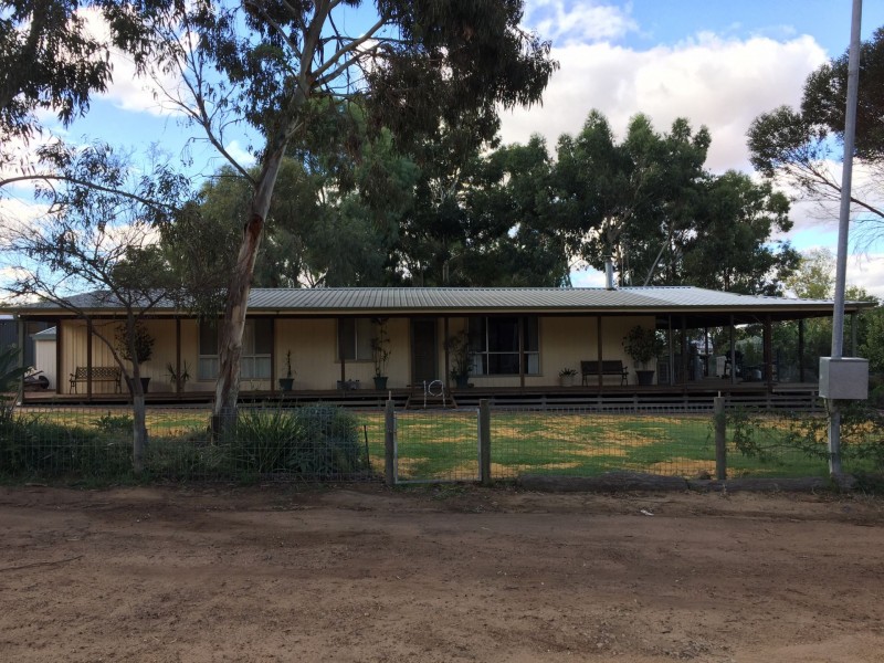 8 Moss St, Narrogin WA 6312