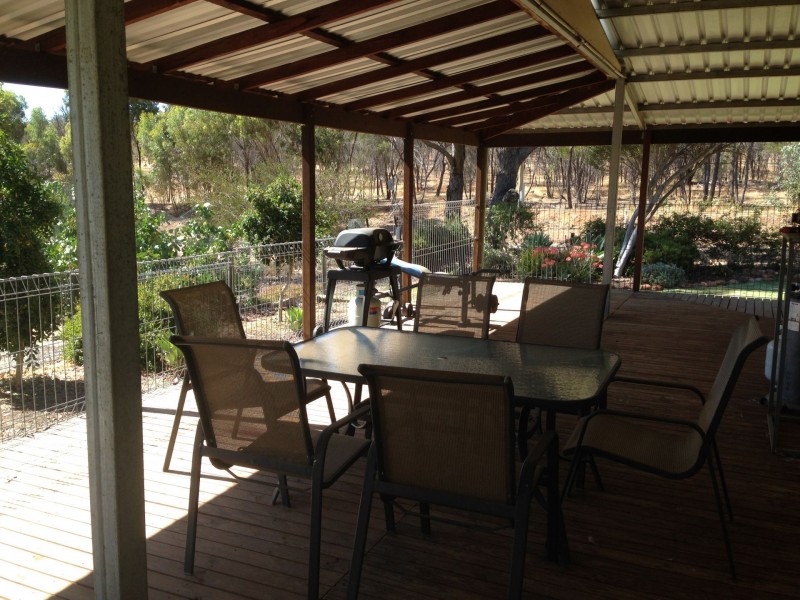 8 Moss St, Narrogin WA 6312