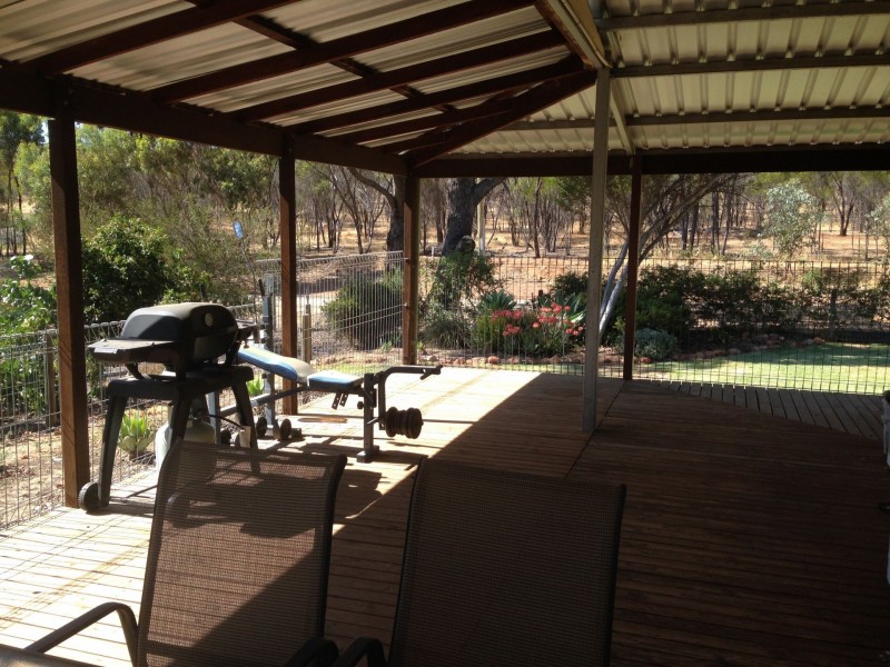 8 Moss St, Narrogin WA 6312