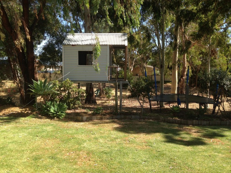 8 Moss St, Narrogin WA 6312