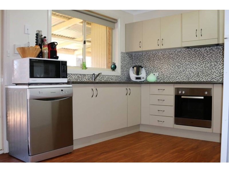 8 Hopkins Parade, Dubbo NSW 2830
