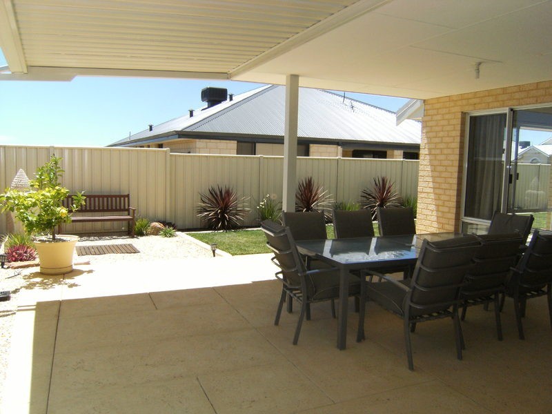 2 Liddell Link, Lakelands WA 6180