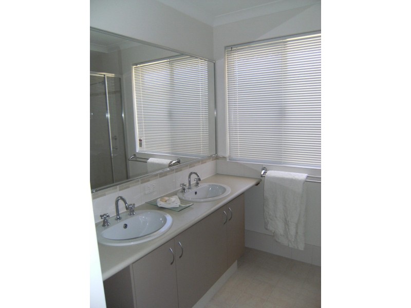 2 Liddell Link, Lakelands WA 6180