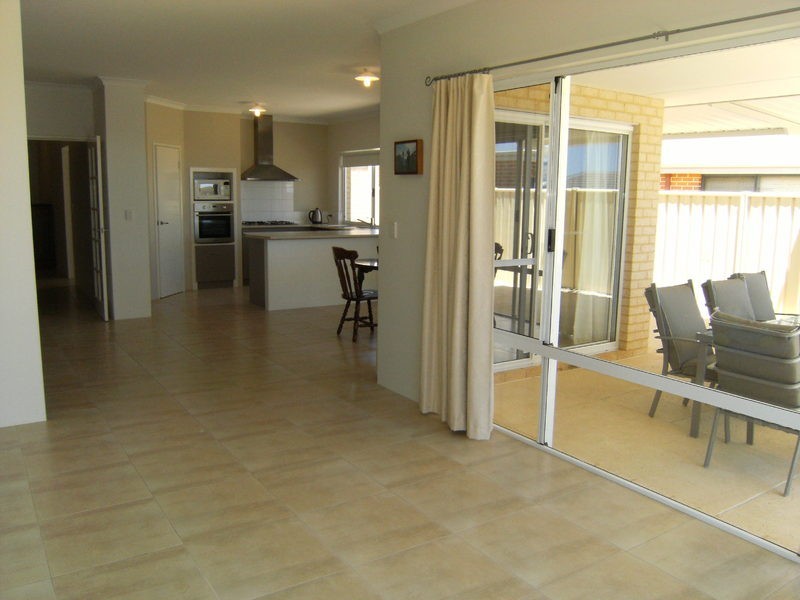 2 Liddell Link, Lakelands WA 6180