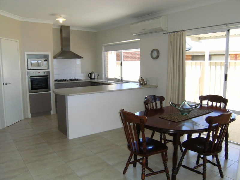 2 Liddell Link, Lakelands WA 6180