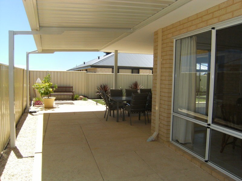 2 Liddell Link, Lakelands WA 6180