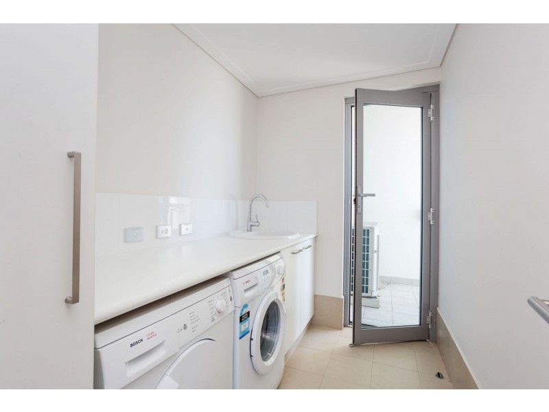 8/20 Enderby Close, North Coogee WA 6163