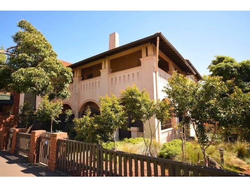 54 Dalgety St, St Kilda VIC 3182