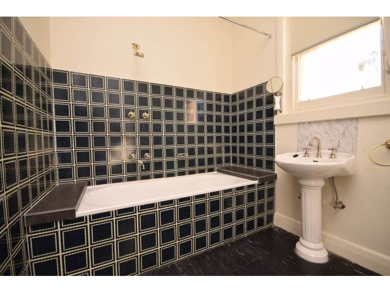 54 Dalgety St, St Kilda VIC 3182