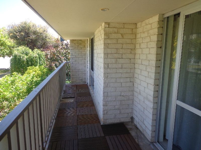 8/4 Bulimba road, Nedlands WA 6009