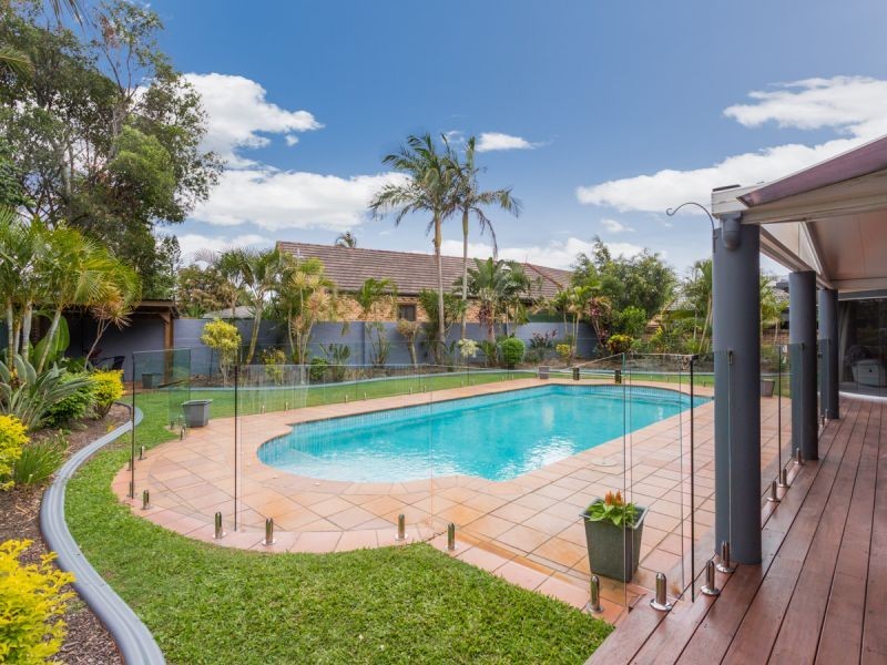 121 Santa Cruz Boulevard, Clear Island Waters QLD 4226