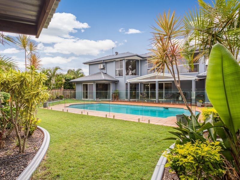 121 Santa Cruz Boulevard, Clear Island Waters QLD 4226