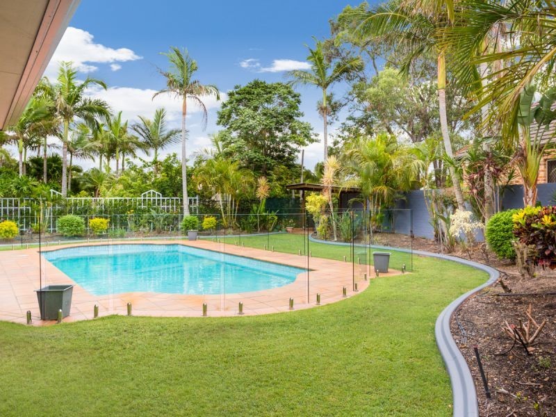 121 Santa Cruz Boulevard, Clear Island Waters QLD 4226