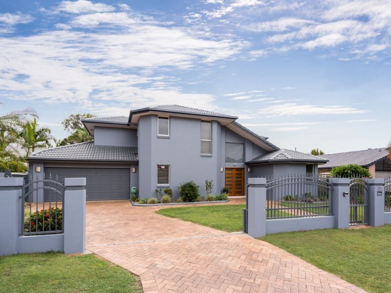 121 Santa Cruz Boulevard, Clear Island Waters QLD 4226