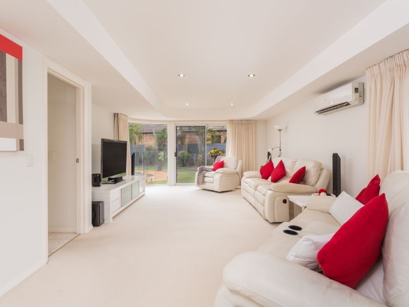 121 Santa Cruz Boulevard, Clear Island Waters QLD 4226