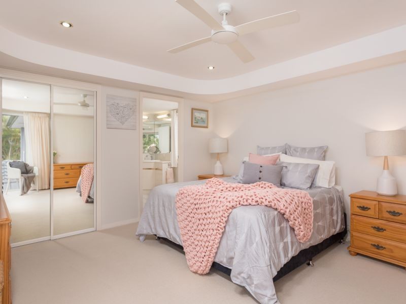 121 Santa Cruz Boulevard, Clear Island Waters QLD 4226