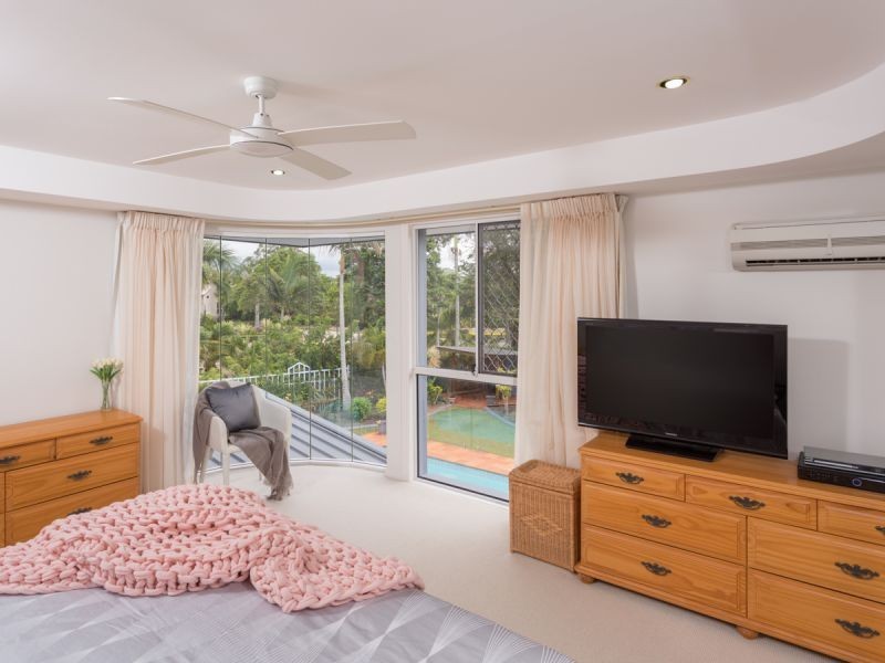 121 Santa Cruz Boulevard, Clear Island Waters QLD 4226