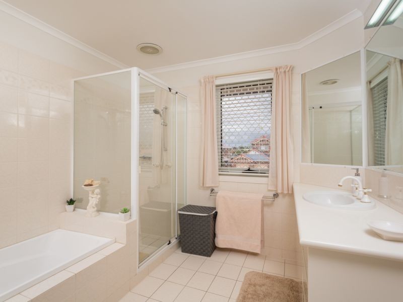121 Santa Cruz Boulevard, Clear Island Waters QLD 4226