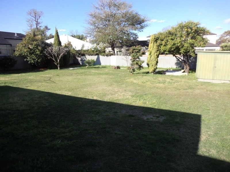 8 Third Avenue, Applecross WA 6153