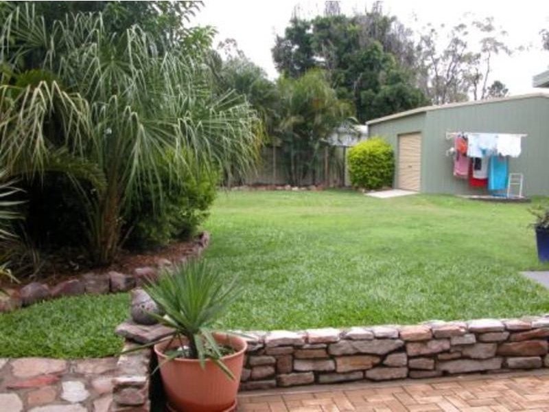 8 Yeates Cres, Dysart QLD 4745