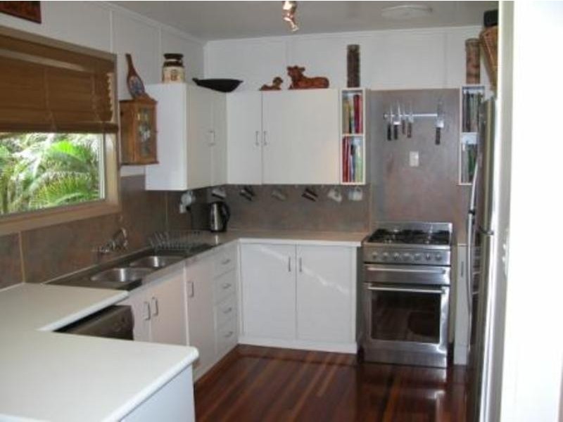 8 Yeates Cres, Dysart QLD 4745