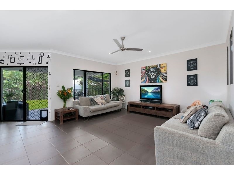 1 Kippin Close, Redlynch QLD 4870