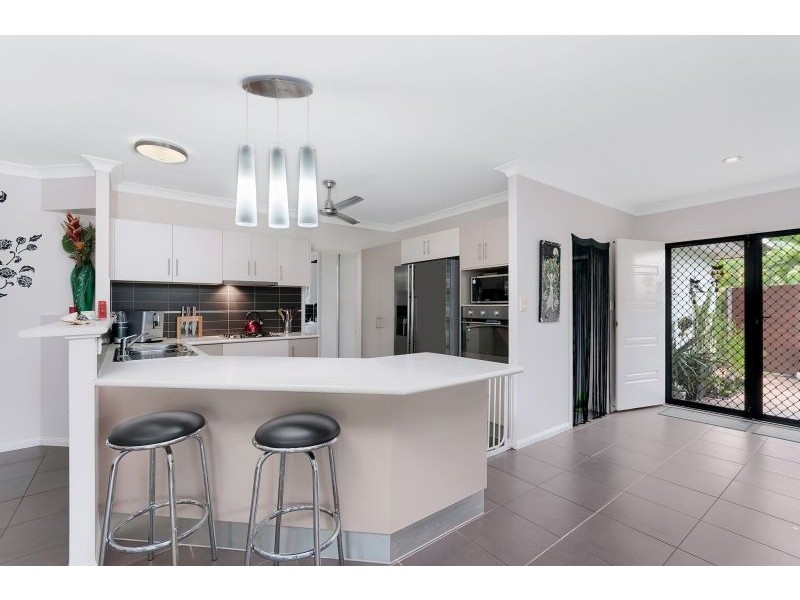 1 Kippin Close, Redlynch QLD 4870