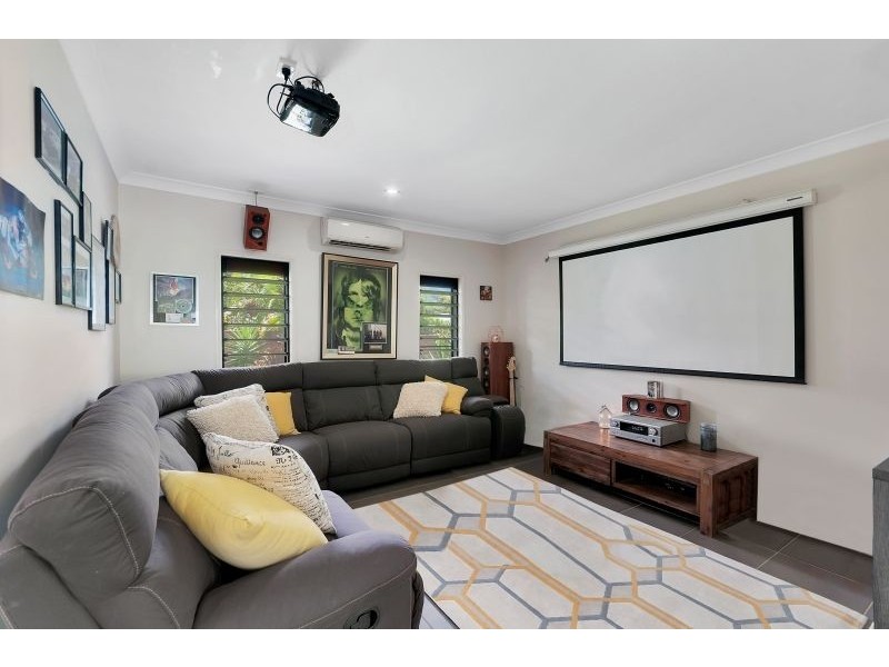 1 Kippin Close, Redlynch QLD 4870