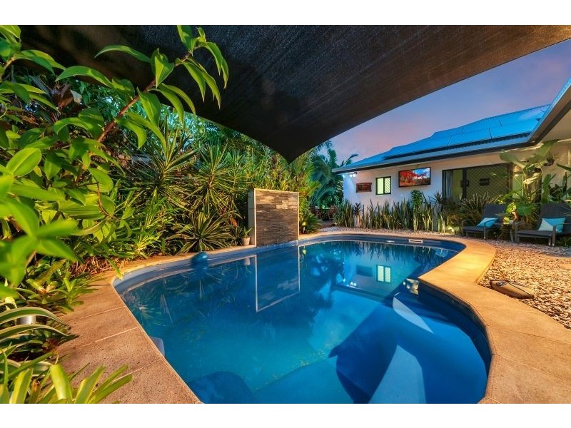 1 Kippin Close, Redlynch QLD 4870