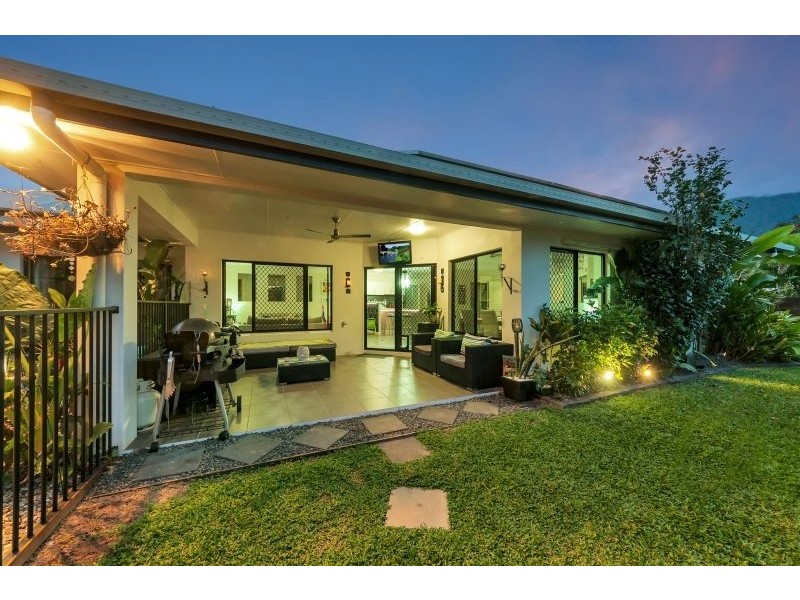 1 Kippin Close, Redlynch QLD 4870