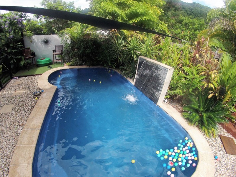 1 Kippin Close, Redlynch QLD 4870