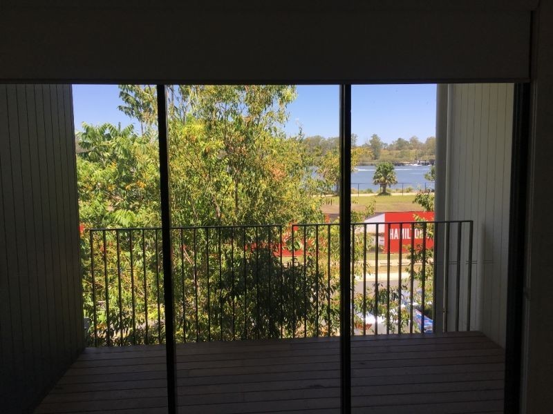 8/33 Parkside Circuit, Hamilton QLD 4007