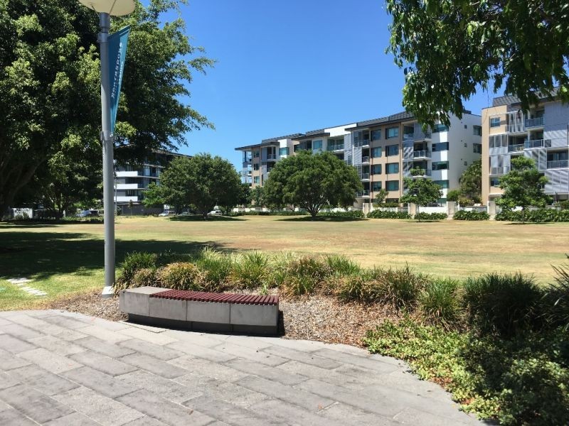8/33 Parkside Circuit, Hamilton QLD 4007