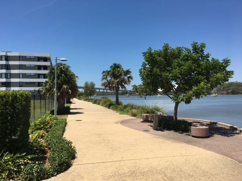 8/33 Parkside Circuit, Hamilton QLD 4007