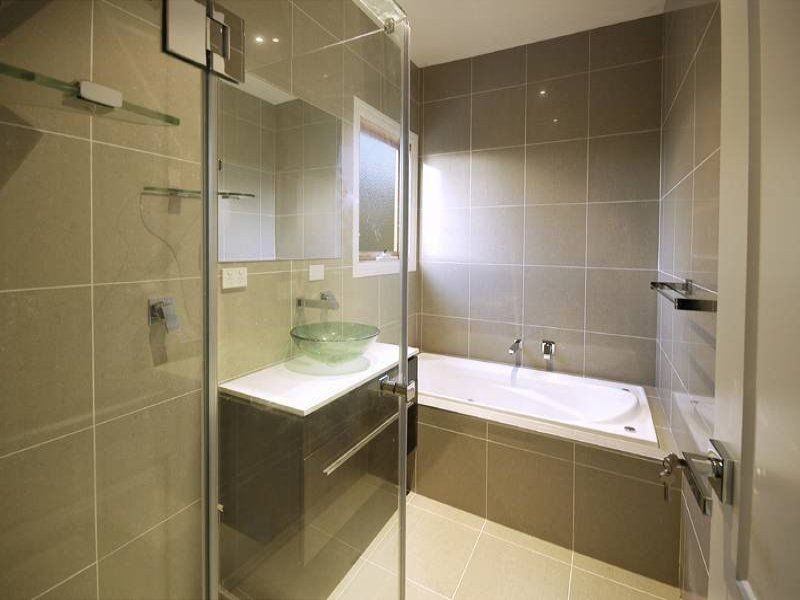 2/27 Dunscombe Ave, Glen Waverley VIC 3150