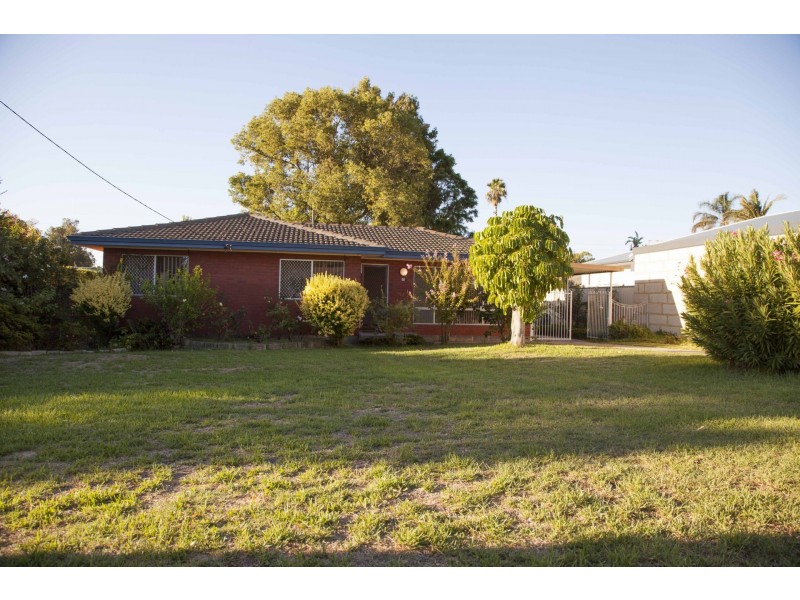 92 Sussex Road, Forrestfield WA 6058