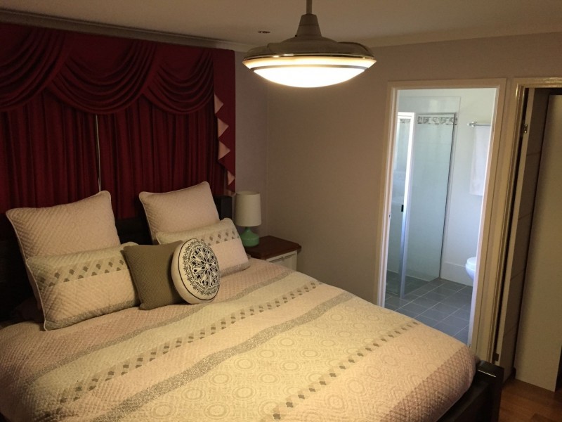 24 Hinchcliffe St, Tanah Merah QLD 4128