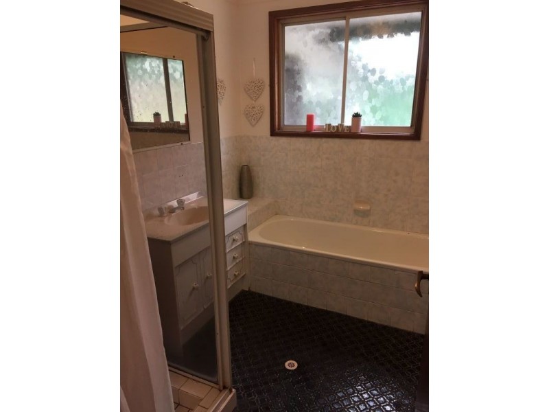 17 Tarawara st, Bomaderry NSW 2541