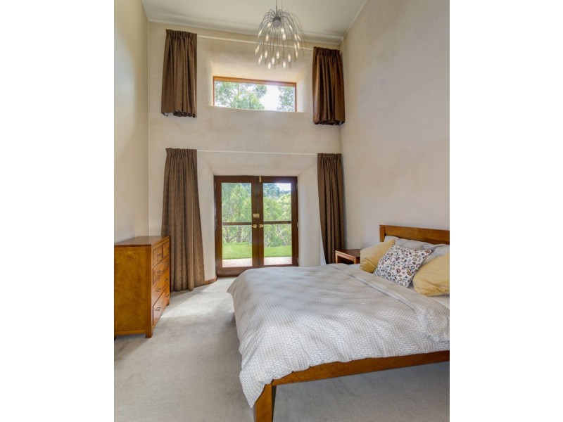 12 Heath Rd, Crafers West SA 5152