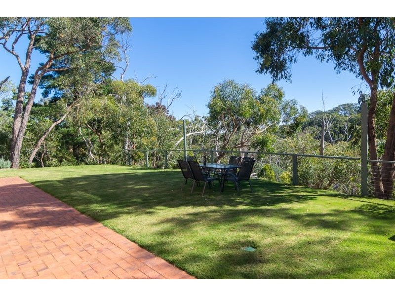 12 Heath Rd, Crafers West SA 5152