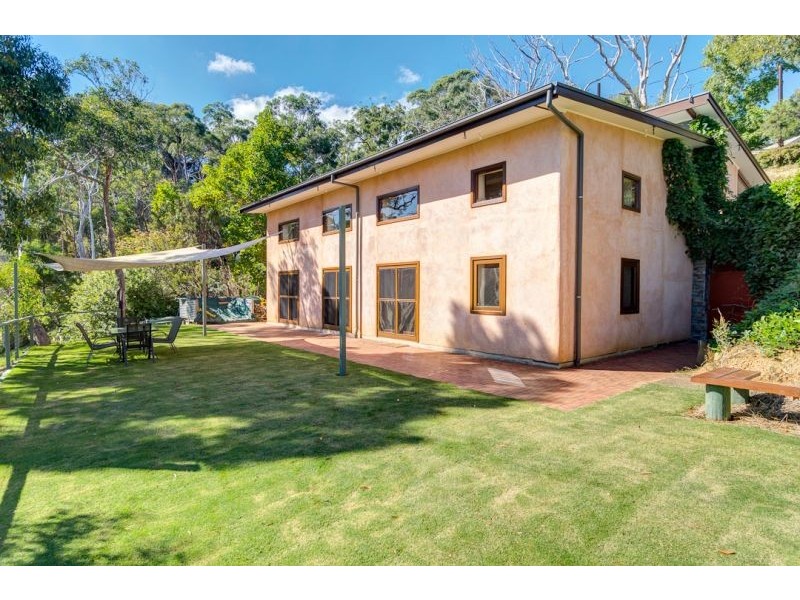 12 Heath Rd, Crafers West SA 5152