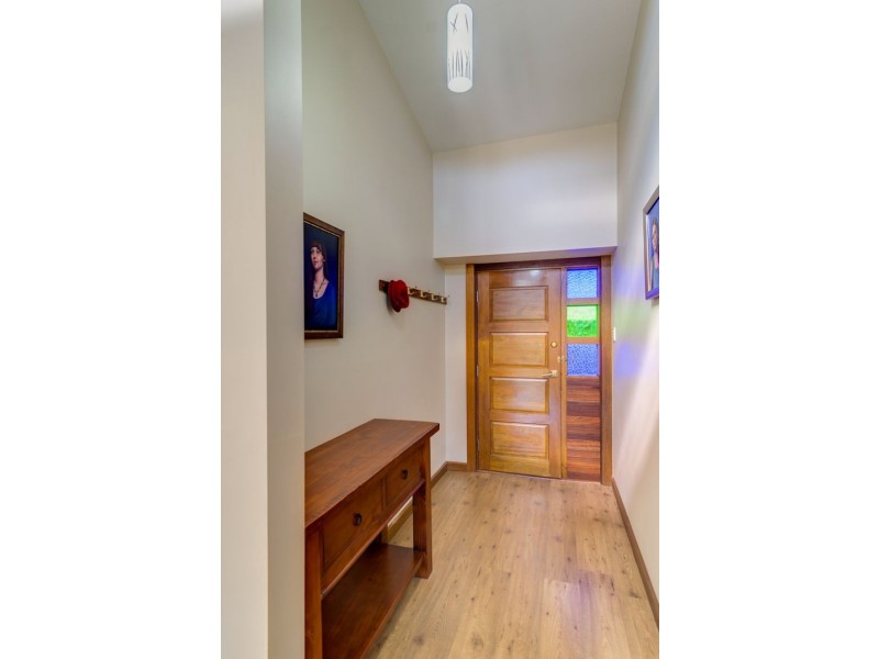 12 Heath Rd, Crafers West SA 5152