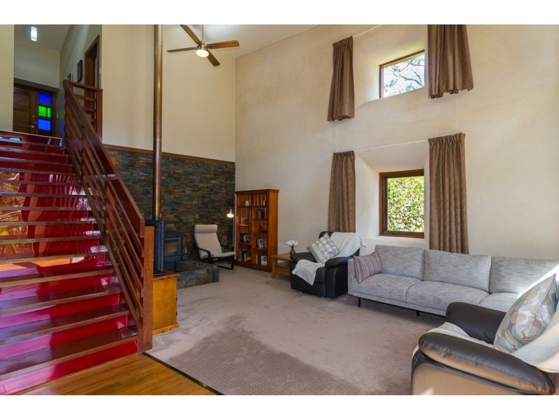 12 Heath Rd, Crafers West SA 5152