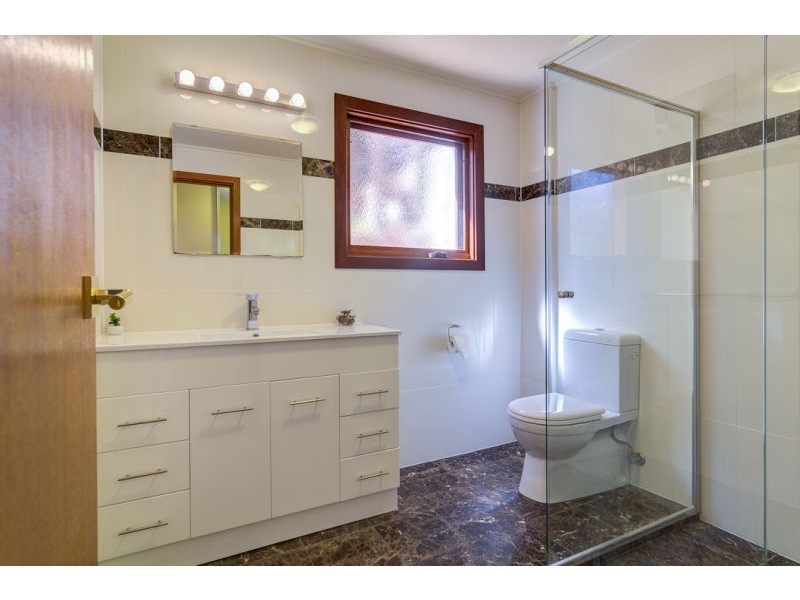 12 Heath Rd, Crafers West SA 5152