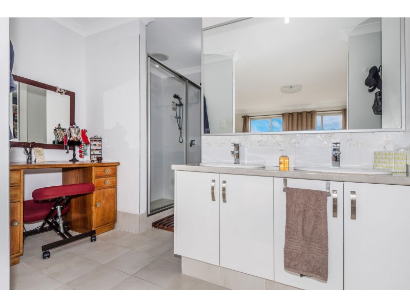 18 Greenville Vista, Meadow Springs WA 6210