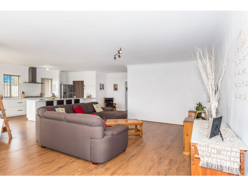 18 Greenville Vista, Meadow Springs WA 6210