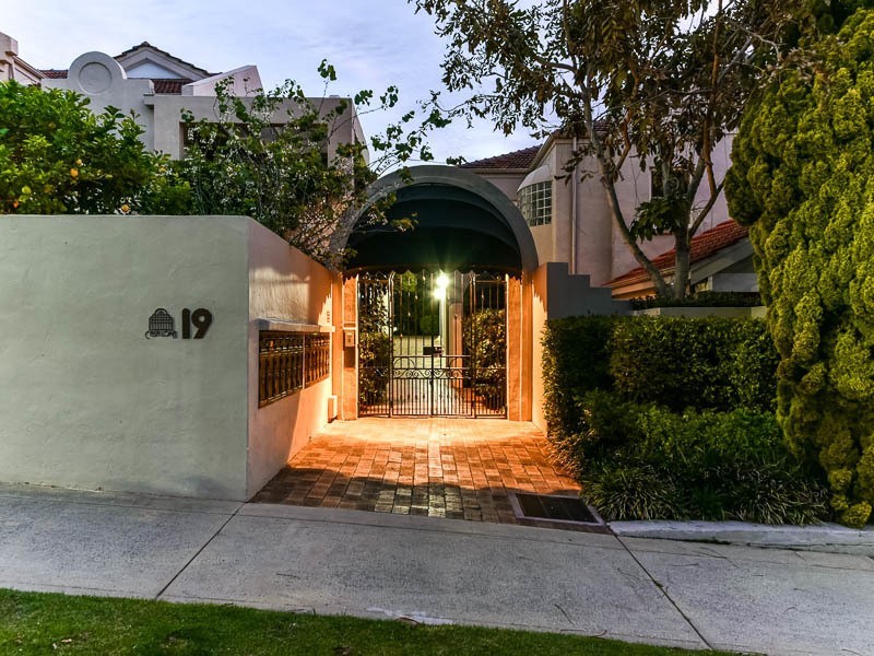 2/19 KAROO STREET, South Perth WA 6151