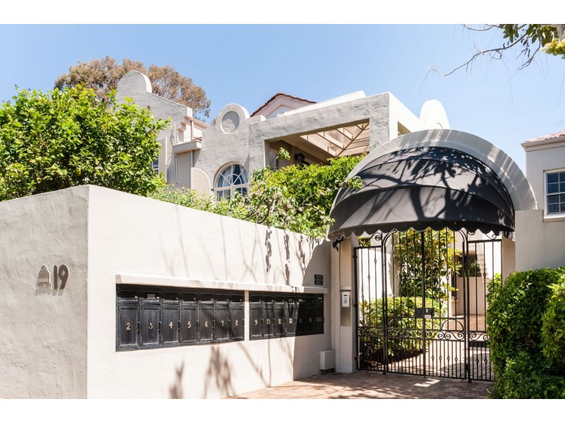 2/19 KAROO STREET, South Perth WA 6151