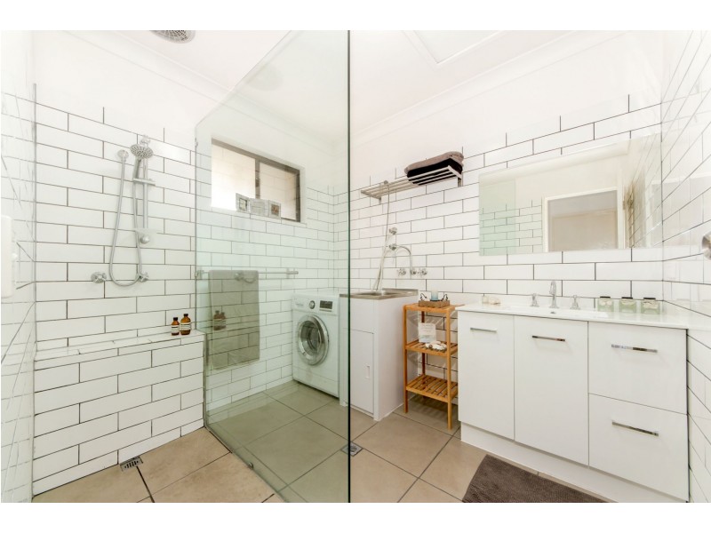 5/56 Oceanic Dr, Mermaid Waters QLD 4218