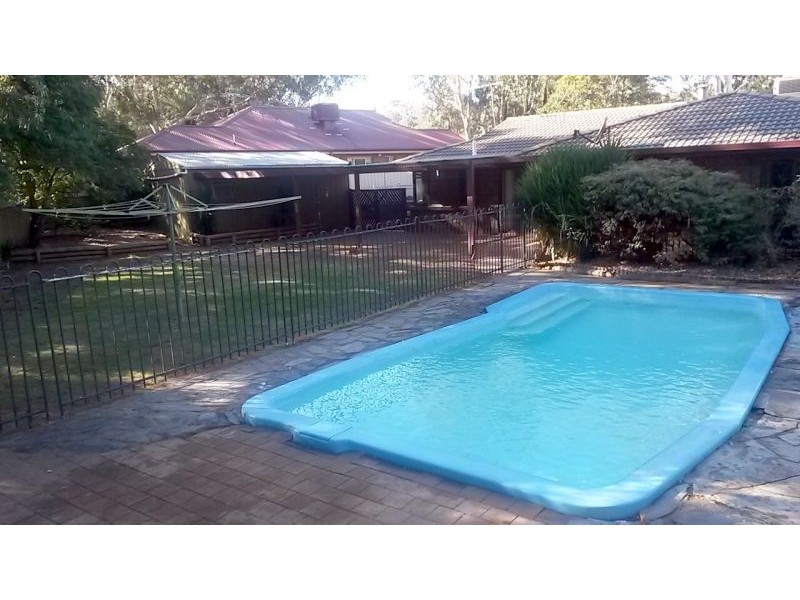 8 Thomas Drive, Happy Valley SA 5159